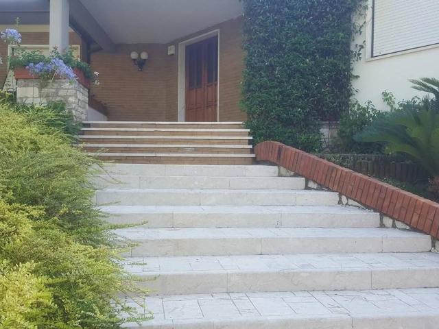 Villa in vendita a Carrara