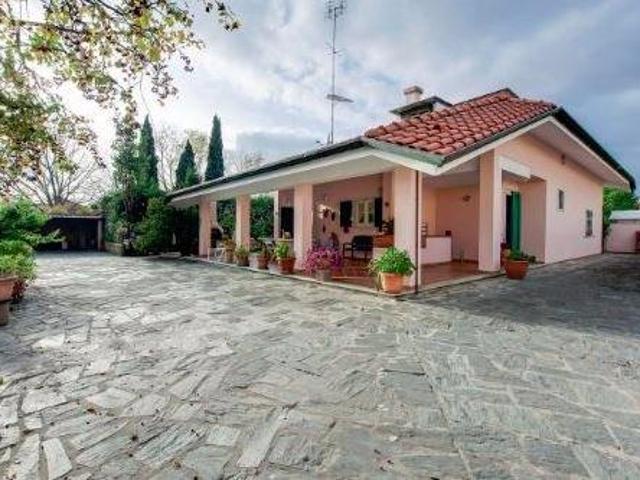 Villa in vendita a Carrara