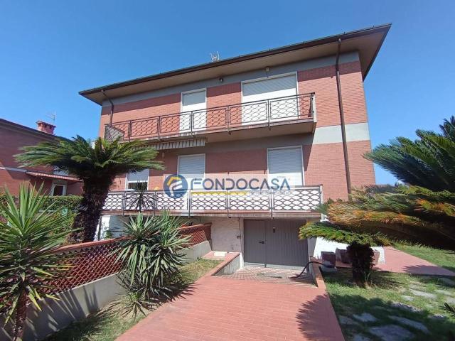 Villa in vendita a Carrara