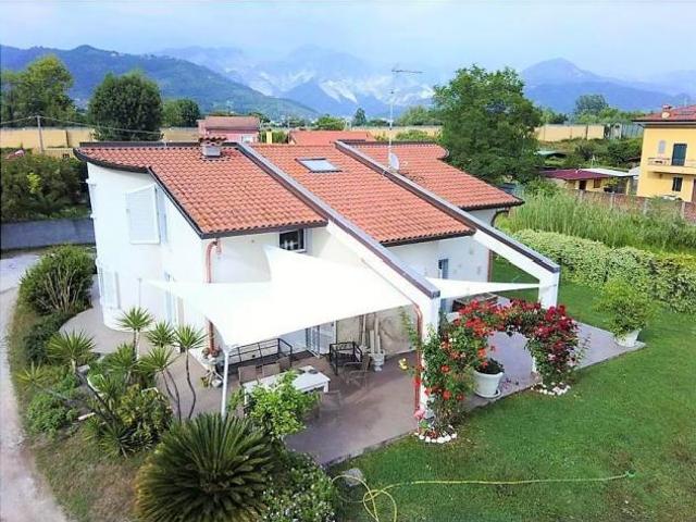 Villa in vendita a Carrara