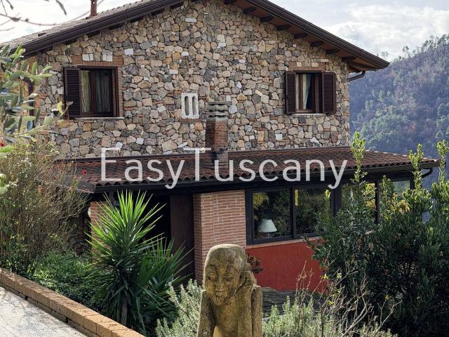 Villa in vendita a Carrara