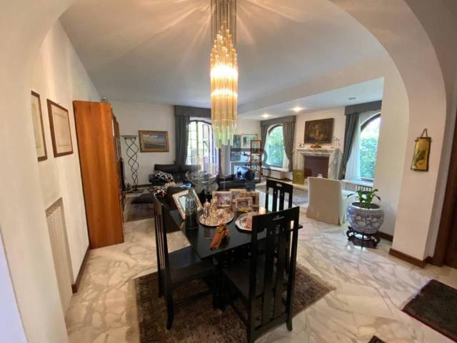 Villa in vendita a Carrara MS