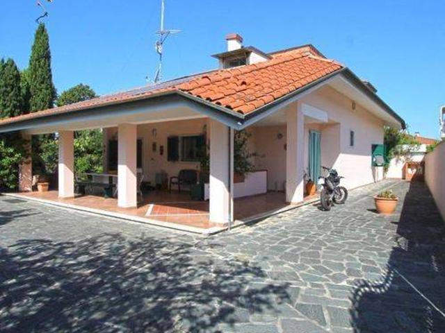 Villa in vendita a Carrara MS