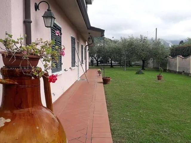 Villa in vendita a Carrara MS
