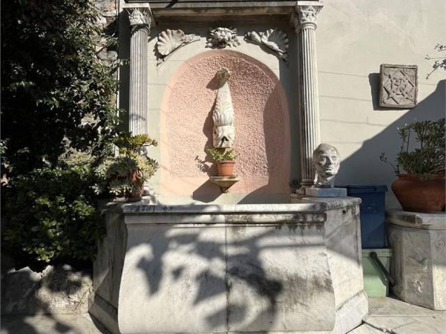 Villa in vendita a Carrara MS