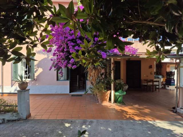 Villa in vendita a Carrara MS