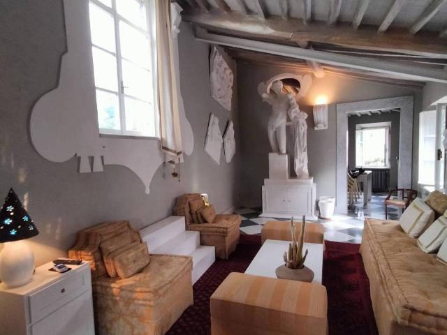 Villa in vendita a Carrara MS
