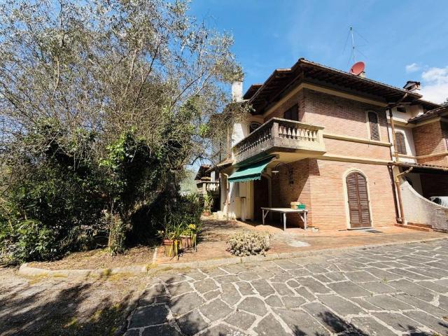 Villa in vendita a Carrara MS