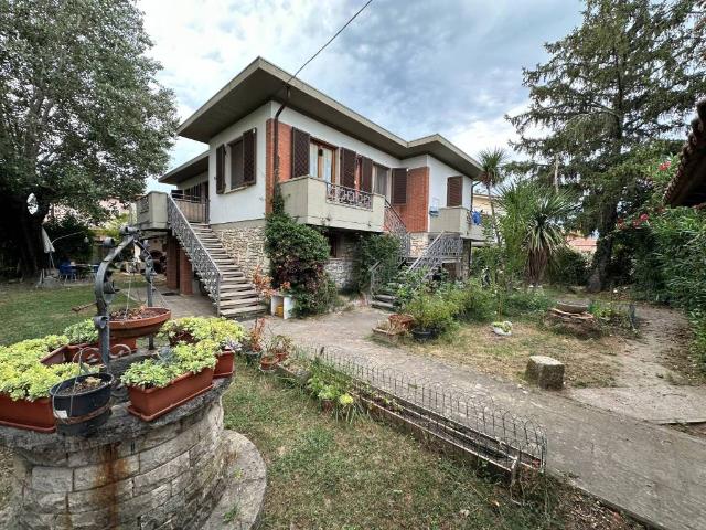 Villa in vendita a Carrara MS