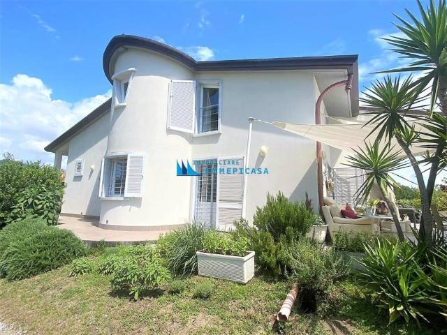 Villa in vendita a Carrara MS