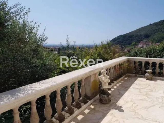 Villa in vendita a Carrara MS