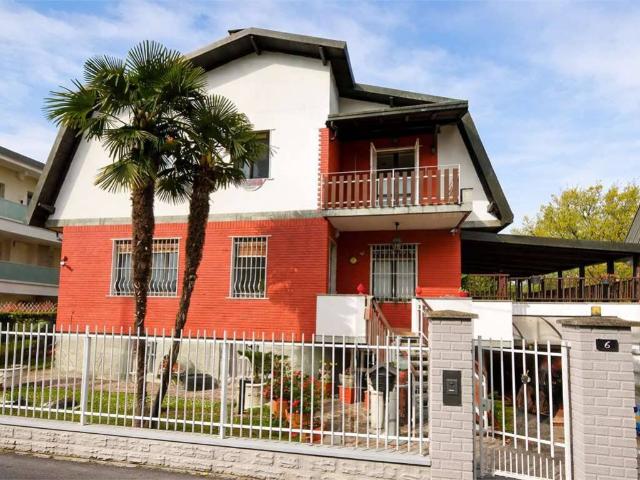 Villa in vendita a Carugate MI