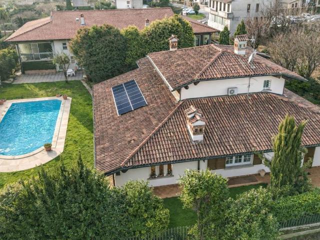 Villa in vendita a Carvico BG
