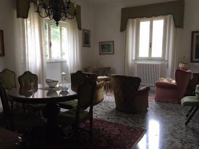 Villa in vendita a Cascina 400 mq Rif: 1305185