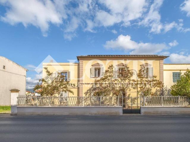 Villa in vendita a Cascina