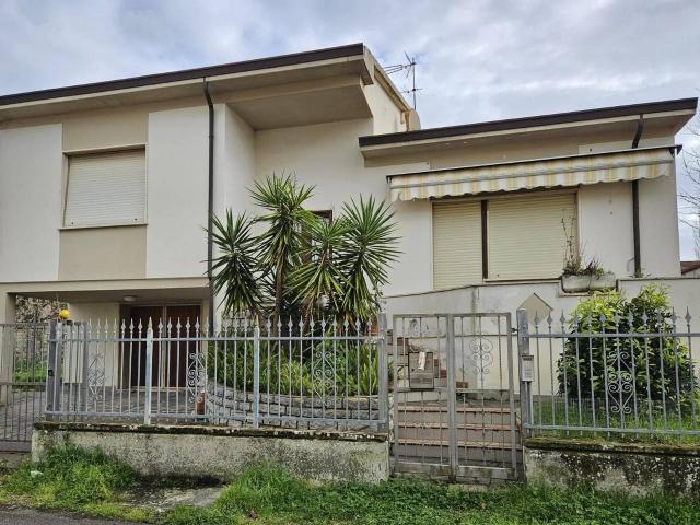 Villa in vendita a Cascina