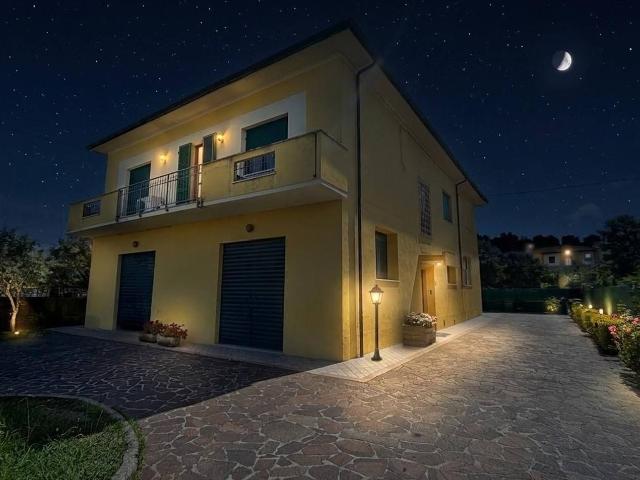Villa in vendita a Cascina