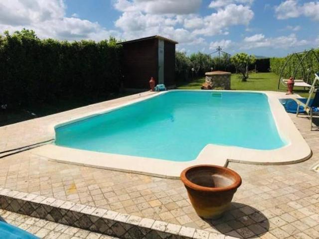 Villa in vendita a Cascina 340 mq Rif: 1404150