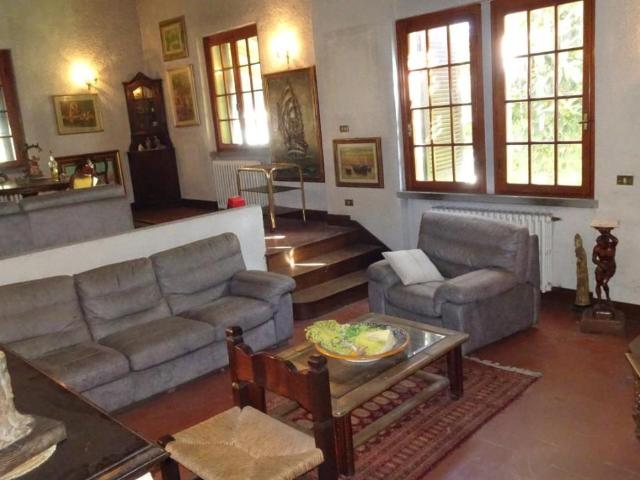 Villa in vendita a Cascina