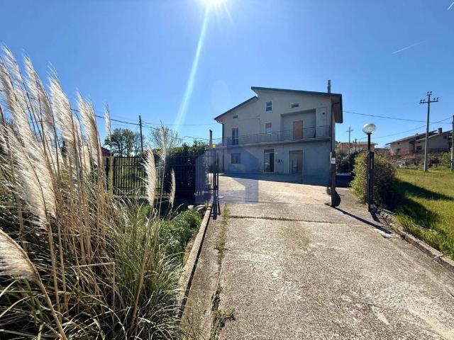 Villa in vendita a Casalanguida CH