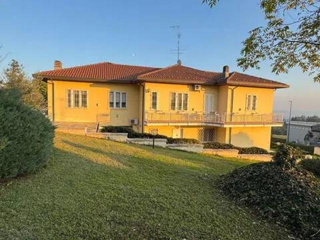 Villa in vendita a Casale Monferrato AL