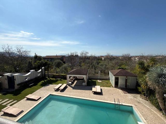 Villa in vendita a Caserta CE