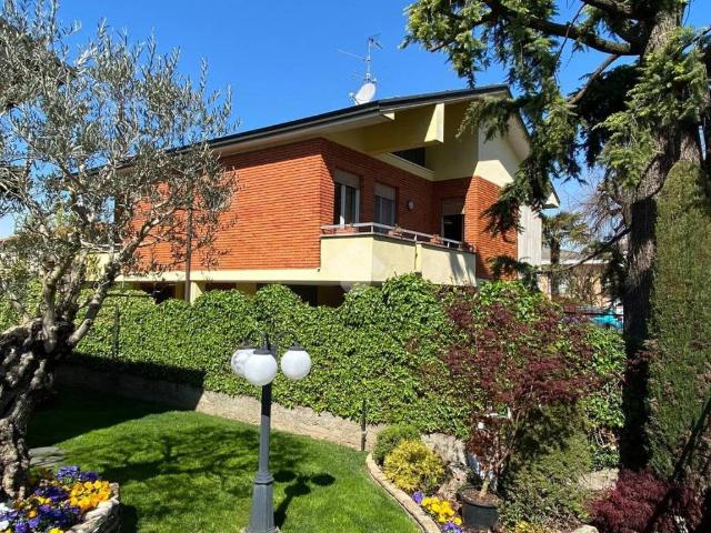 Villa in vendita a Casirate d'Adda BG