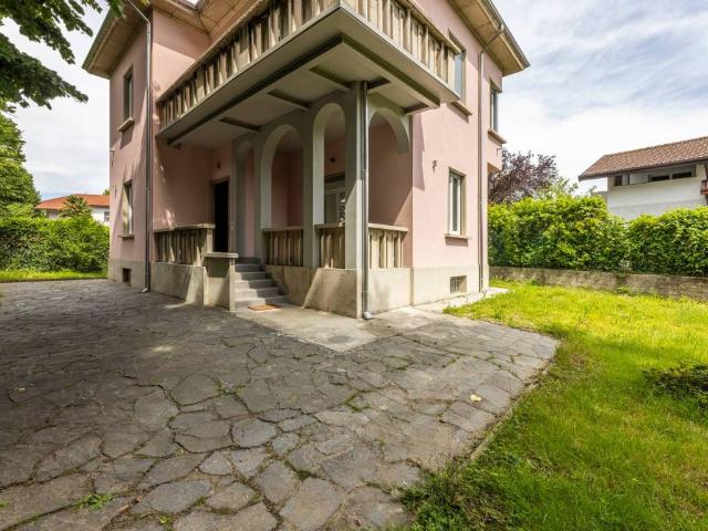 Villa in vendita a Casorate Sempione VA