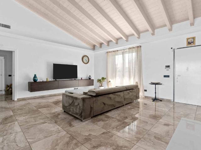 Villa in vendita a Casorate Primo PV