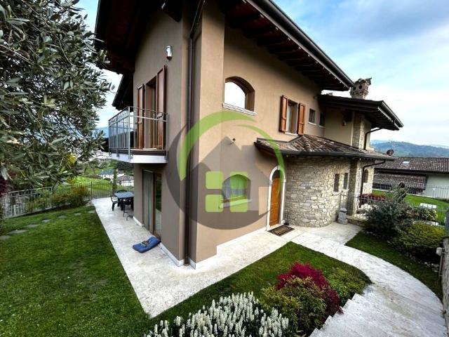 Villa in vendita a Casnigo BG