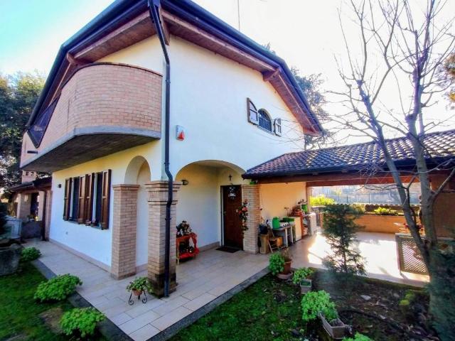 Villa in vendita a Cassano d'Adda MI