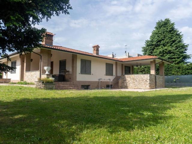 Villa in vendita a Cassano d'Adda MI