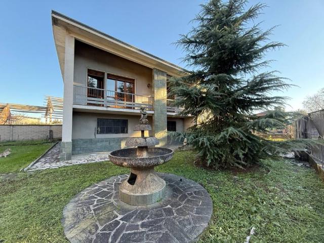 Villa in vendita a Cassano d'Adda MI