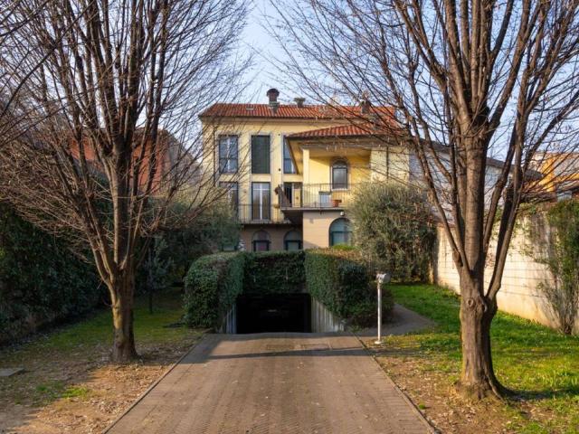 Villa in vendita a Cassano Magnago VA