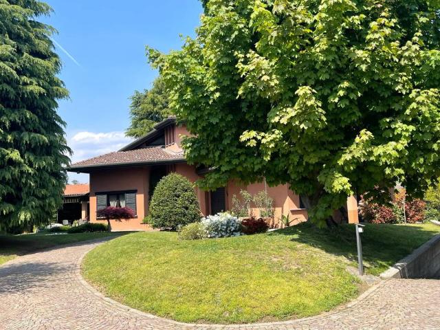 Villa in vendita a Cassina Rizzardi CO