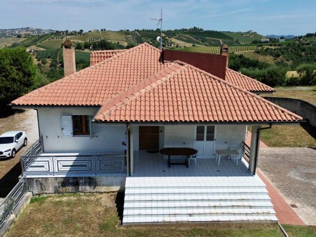 Villa in vendita a Castorano AP