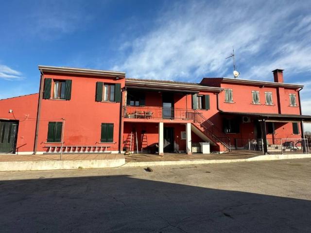 Villa in vendita a Castagnaro VR