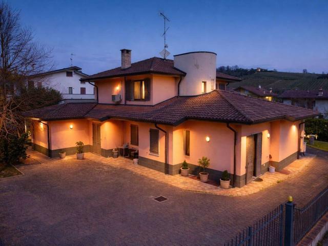 Villa in vendita a Casteggio