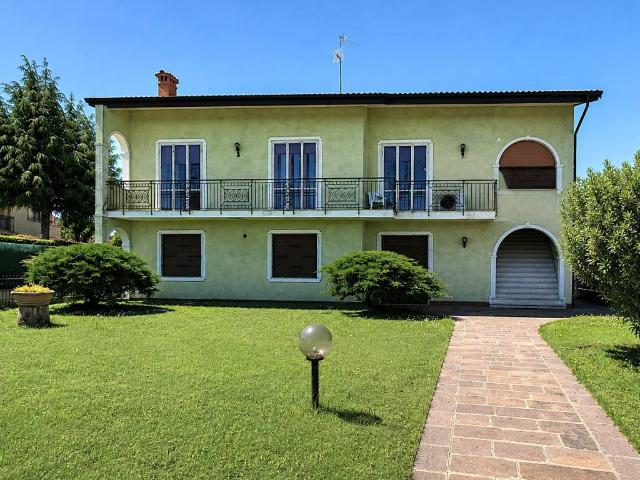 Villa in vendita a Castel Mella BS