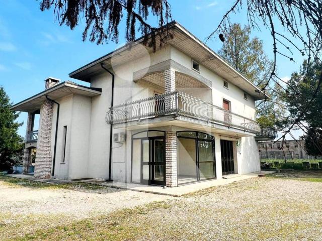 Villa in vendita a Castel d'Ario MN