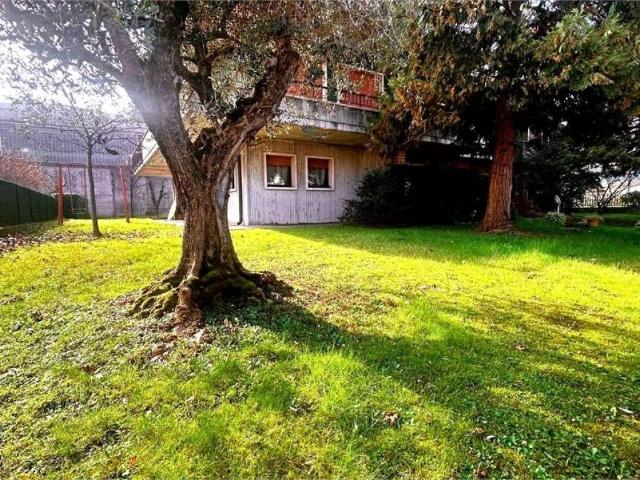 Villa in vendita a Castel d'Azzano VR