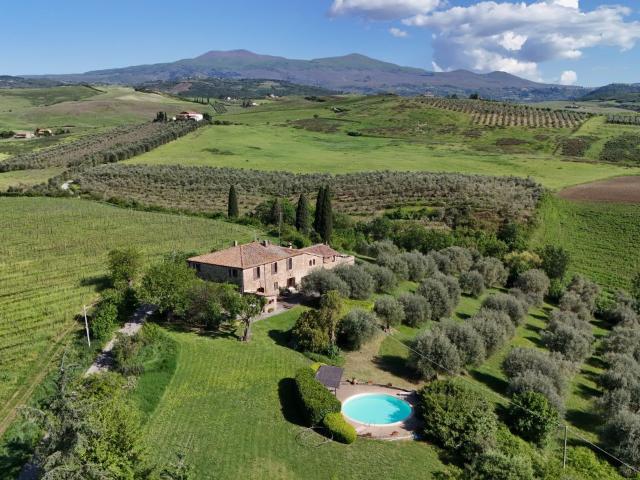 VILLA in VENDITA a CASTEL DEL PIANO MONTENERO di 15 vani