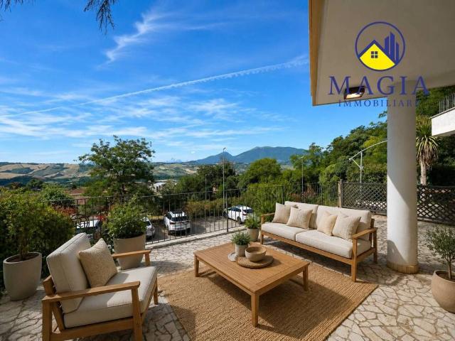 Villa in vendita a Castel di Lama AP