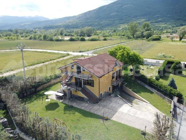 Villa in vendita a Castel di Sangro AQ