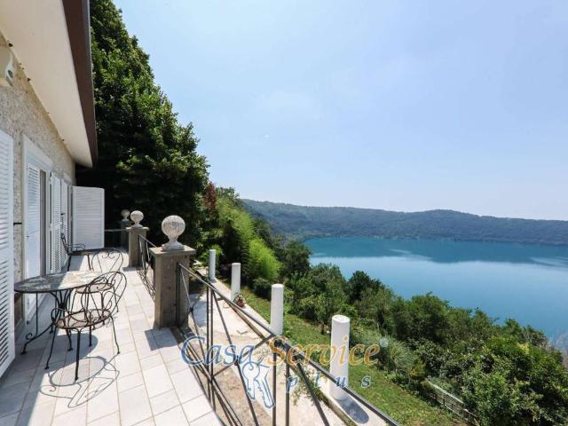 Villa in vendita a Castel Gandolfo RM