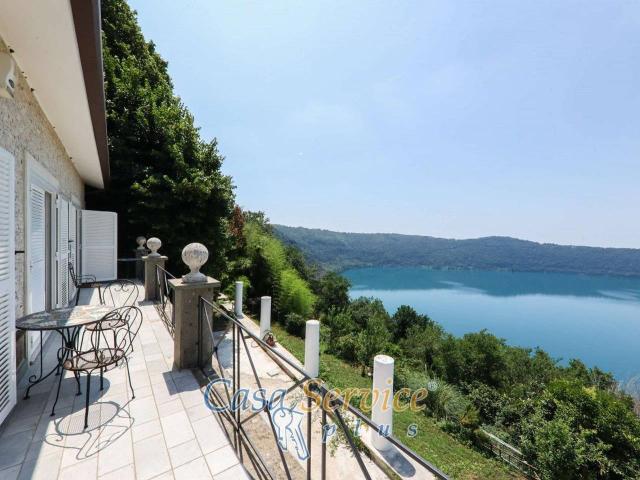 Villa in vendita a Castel Gandolfo