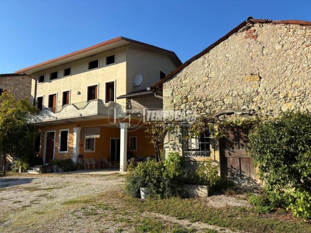 Villa in vendita a Castelgomberto