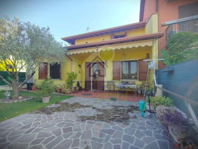 Villa in vendita a Casteldidone CR