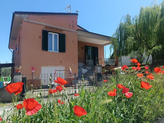 VILLA in VENDITA a CASTELFIORENTINO di 4 vani