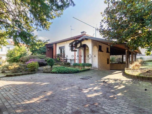 Villa in vendita a Castellanza VA